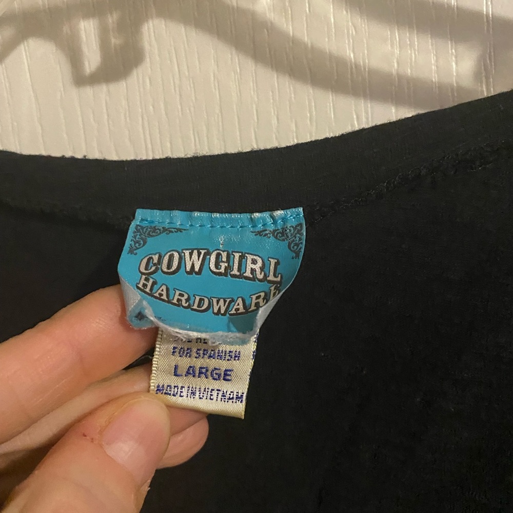 cowgirl hardware womans tshirt with cross embellishments. New without tags. - Picture 3 of 3